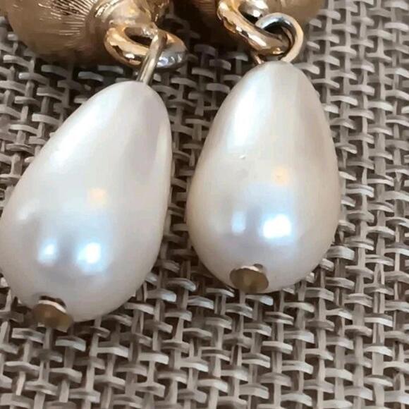 Vintage Richelieu Black enamel & Faux Pearl Dangle earrings,2.5" - Picture 5 of 9